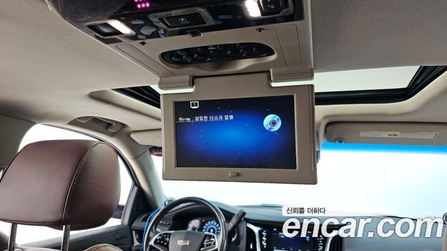 Cadillac Escalade 2018 — photo 18