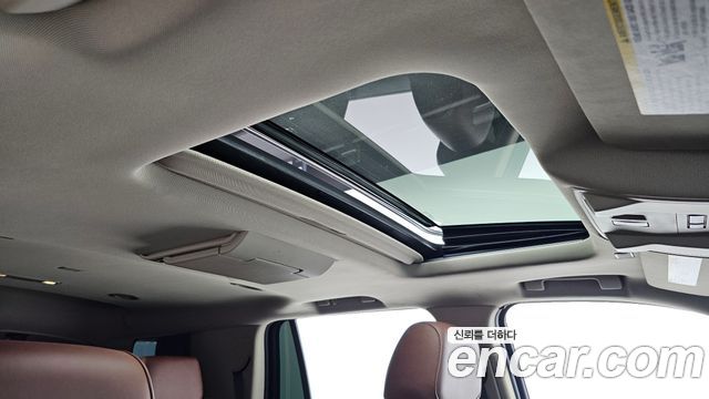 Cadillac Escalade 2018 — photo 19