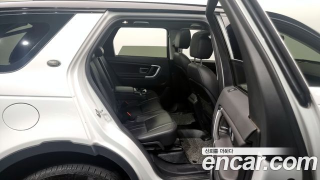 Land Rover Discovery Sport 2017 — photo 12