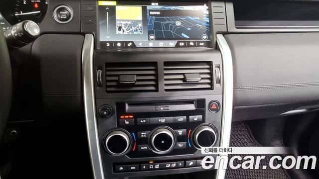 Land Rover Discovery Sport 2017 — photo 14