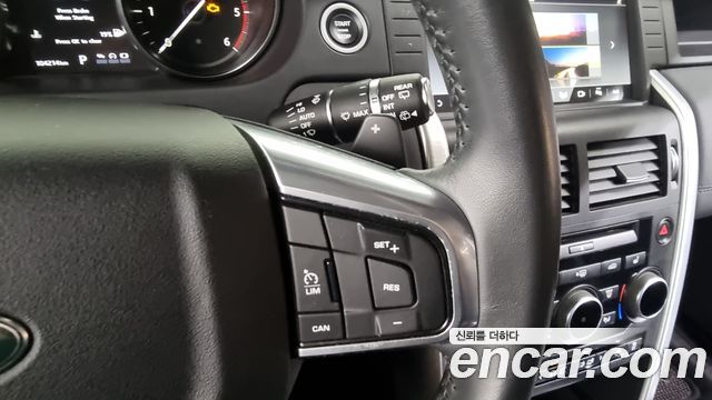 Land Rover Discovery Sport 2017 — photo 17
