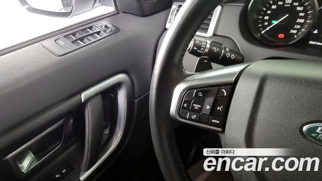 Land Rover Discovery Sport 2017 — photo 18