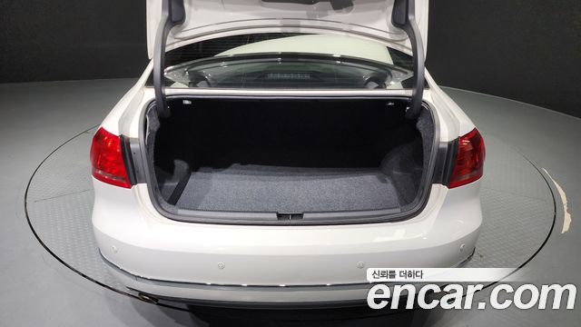 Volkswagen Passat 2015 — photo 20