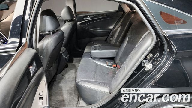 Hyundai Sonata 2010 — photo 11