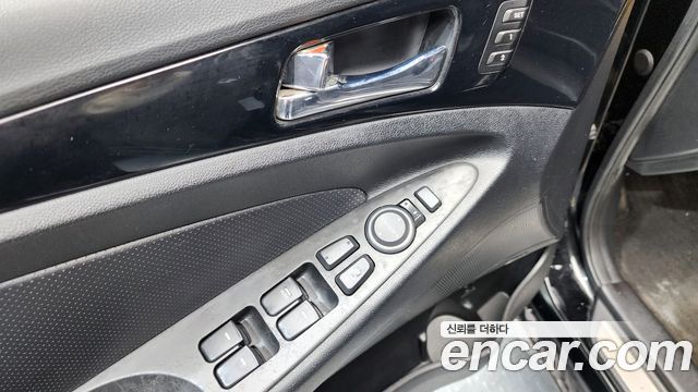 Hyundai Sonata 2010 — photo 14