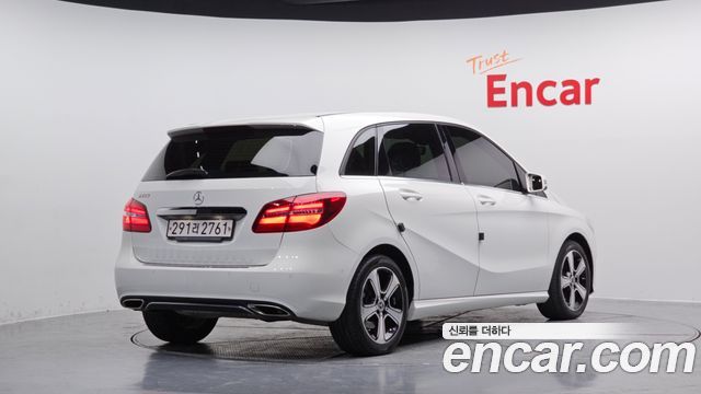 Mercedes-Benz B-Class 2018 — photo 2