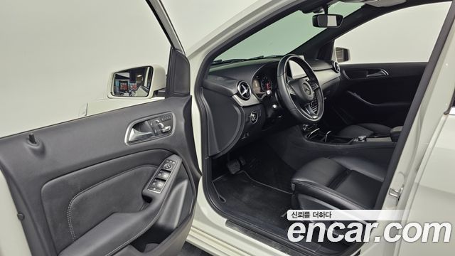 Mercedes-Benz B-Class 2018 — photo 10