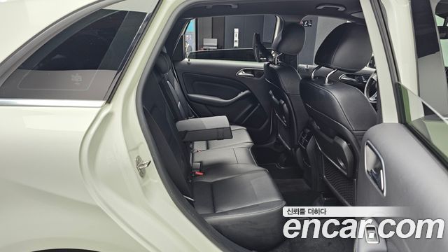 Mercedes-Benz B-Class 2018 — photo 12