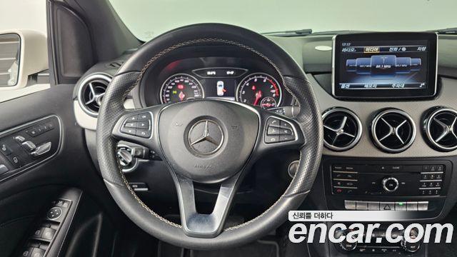Mercedes-Benz B-Class 2018 — photo 13
