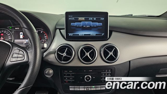 Mercedes-Benz B-Class 2018 — photo 14