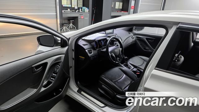 Hyundai AVANTE 2014 — photo 10