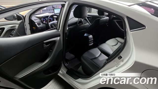 Hyundai AVANTE 2014 — photo 11