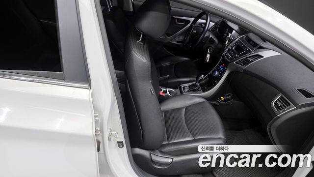 Hyundai AVANTE 2014 — photo 12