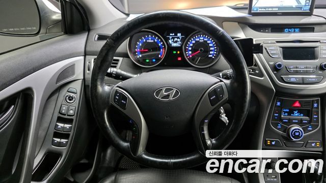 Hyundai AVANTE 2014 — photo 13