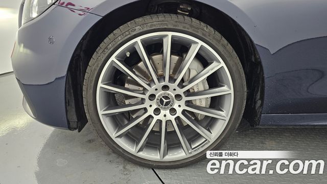 Mercedes-Benz E-Class 2021 — photo 5