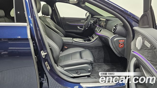 Mercedes-Benz E-Class 2021 — photo 11