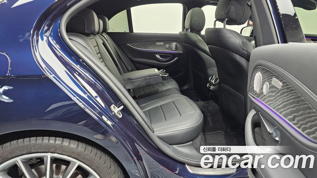 Mercedes-Benz E-Class 2021 — photo 12
