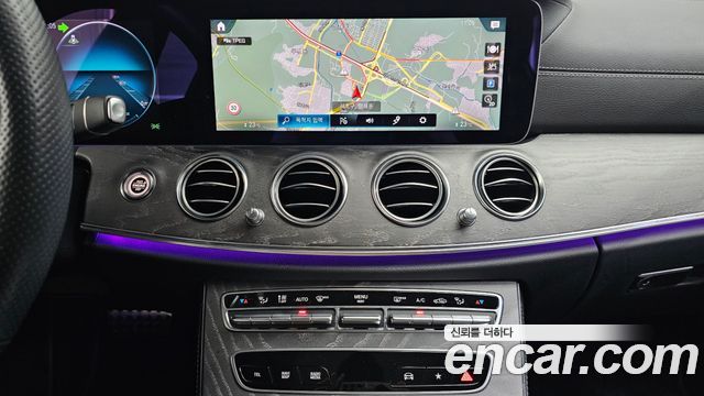 Mercedes-Benz E-Class 2021 — photo 14