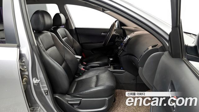 Hyundai i30 2011 — photo 11