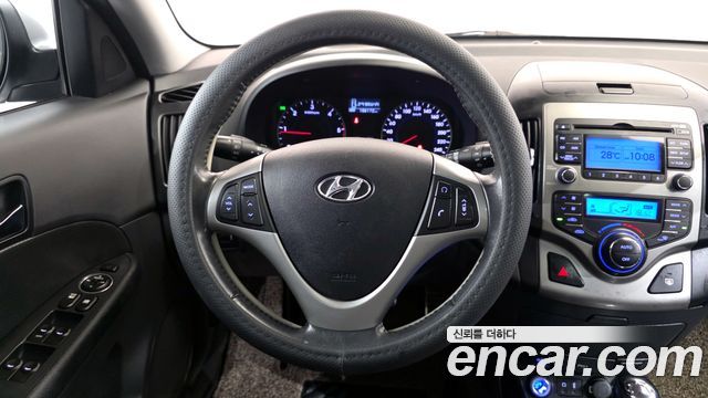 Hyundai i30 2011 — photo 16