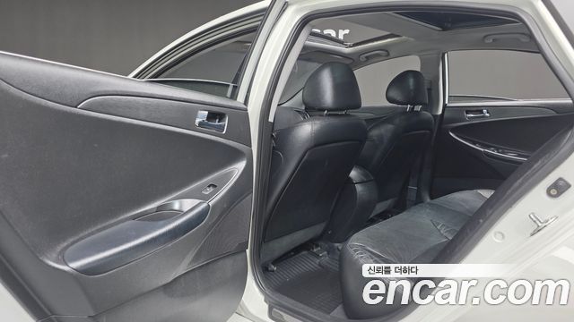 Hyundai Sonata 2010 — photo 18