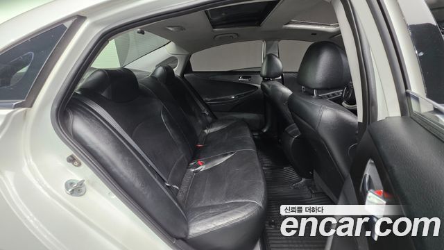 Hyundai Sonata 2010 — photo 19