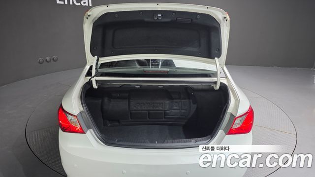 Hyundai Sonata 2010 — photo 20