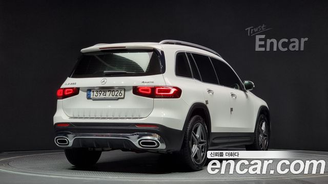 Mercedes-Benz GLB-Class 2021 — photo 2