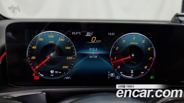 Mercedes-Benz GLB-Class 2021 — photo 8