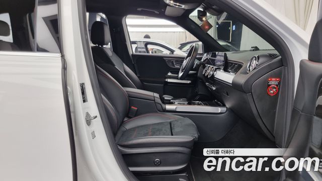 Mercedes-Benz GLB-Class 2021 — photo 11