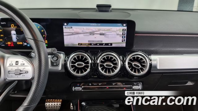 Mercedes-Benz GLB-Class 2021 — photo 14