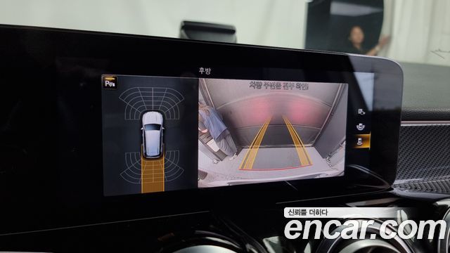 Mercedes-Benz GLB-Class 2021 — photo 15