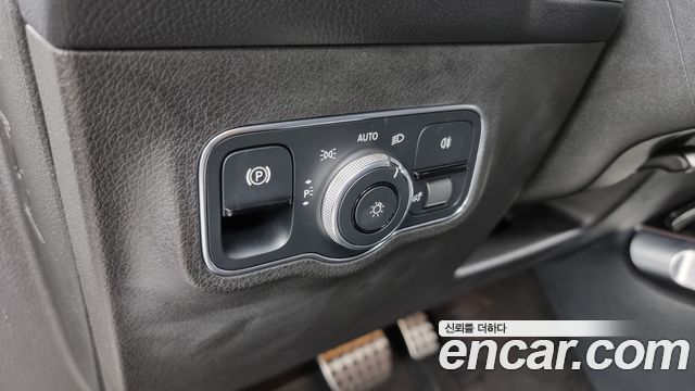 Mercedes-Benz GLB-Class 2021 — photo 19
