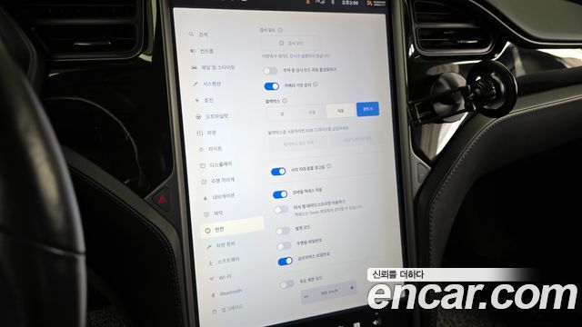 Tesla Model S 2018 — photo 16