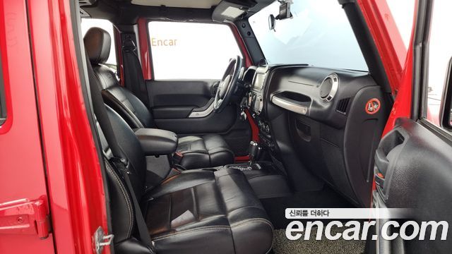 Jeep Wrangler 2012 — photo 11