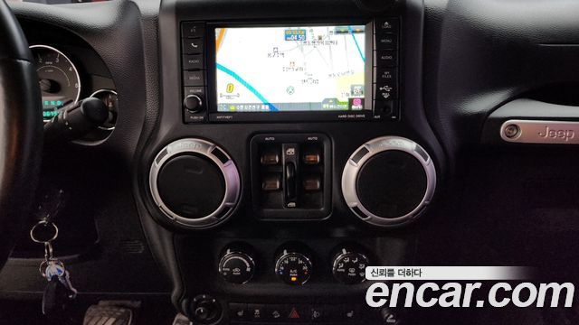 Jeep Wrangler 2012 — photo 16