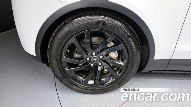 Land Rover Discovery 2019 — photo 5