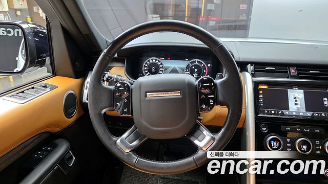 Land Rover Discovery 2019 — photo 13