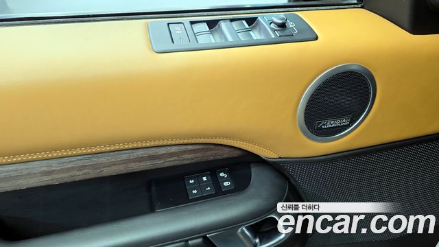 Land Rover Discovery 2019 — photo 14