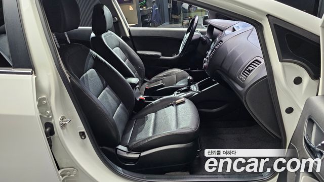 Kia K3 2015 — photo 10
