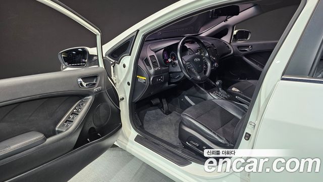 Kia K3 2015 — photo 11