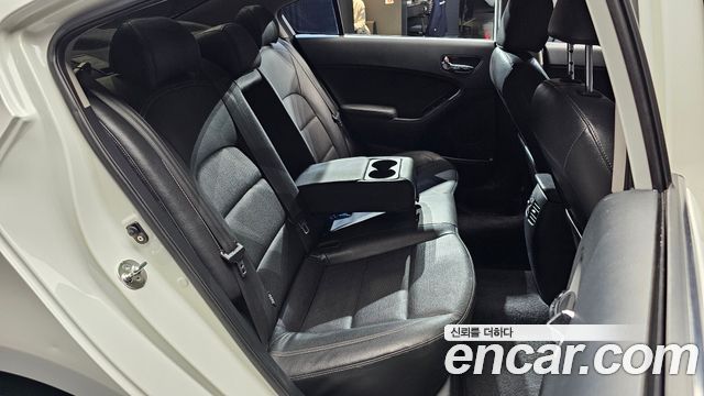 Kia K3 2015 — photo 12
