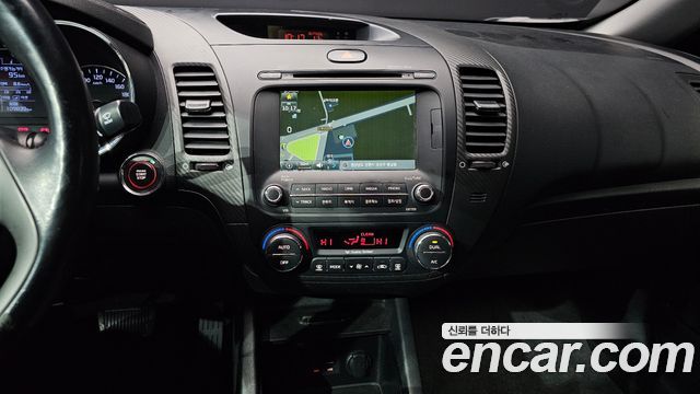 Kia K3 2015 — photo 14