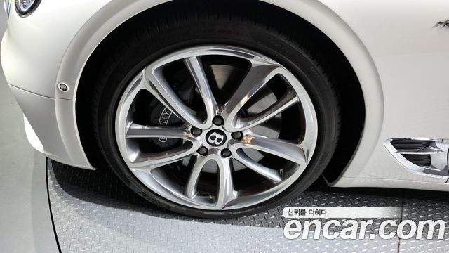 Bentley Continental 2023 — photo 5