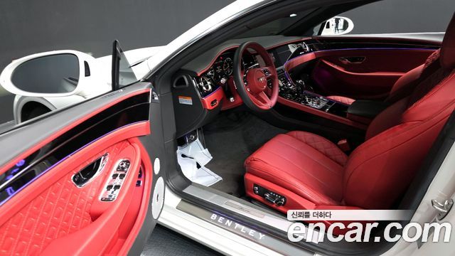 Bentley Continental 2023 — photo 10