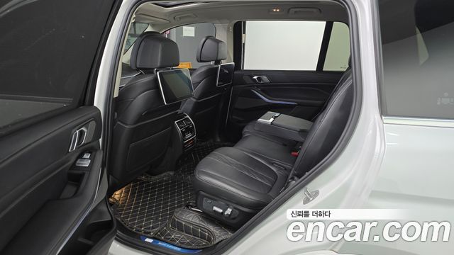 BMW X7 2021 — photo 11