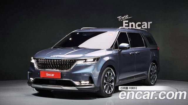 Kia Canival 2023 — photo 1