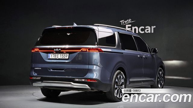 Kia Canival 2023 — photo 2