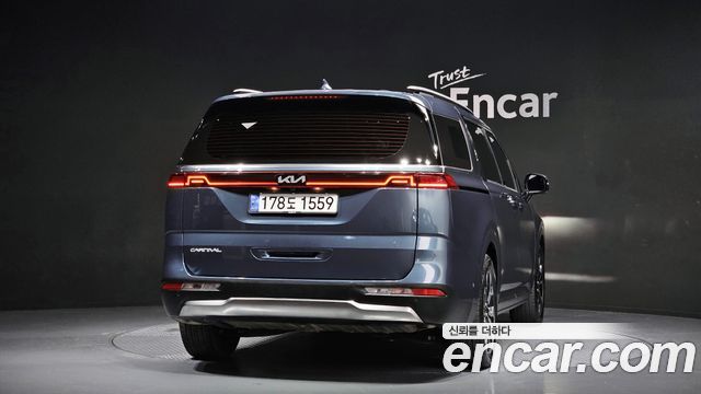 Kia Canival 2023 — photo 4