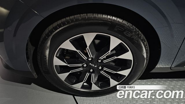 Kia Canival 2023 — photo 5